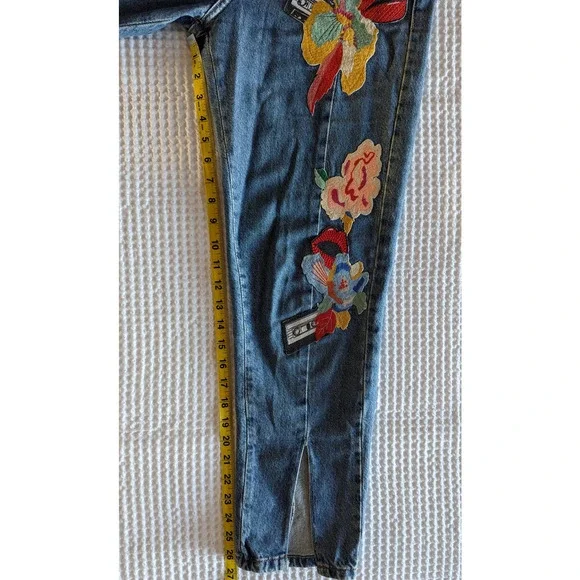 NWOT ZARA Trafaluc Denimwear Floral Embroidered Patch Slit Jeans Size 4 - Picture 15 of 16